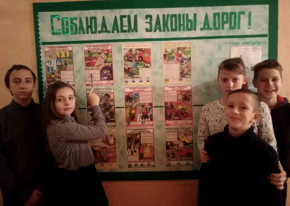 участники викторины в Зорьковской библиотеке