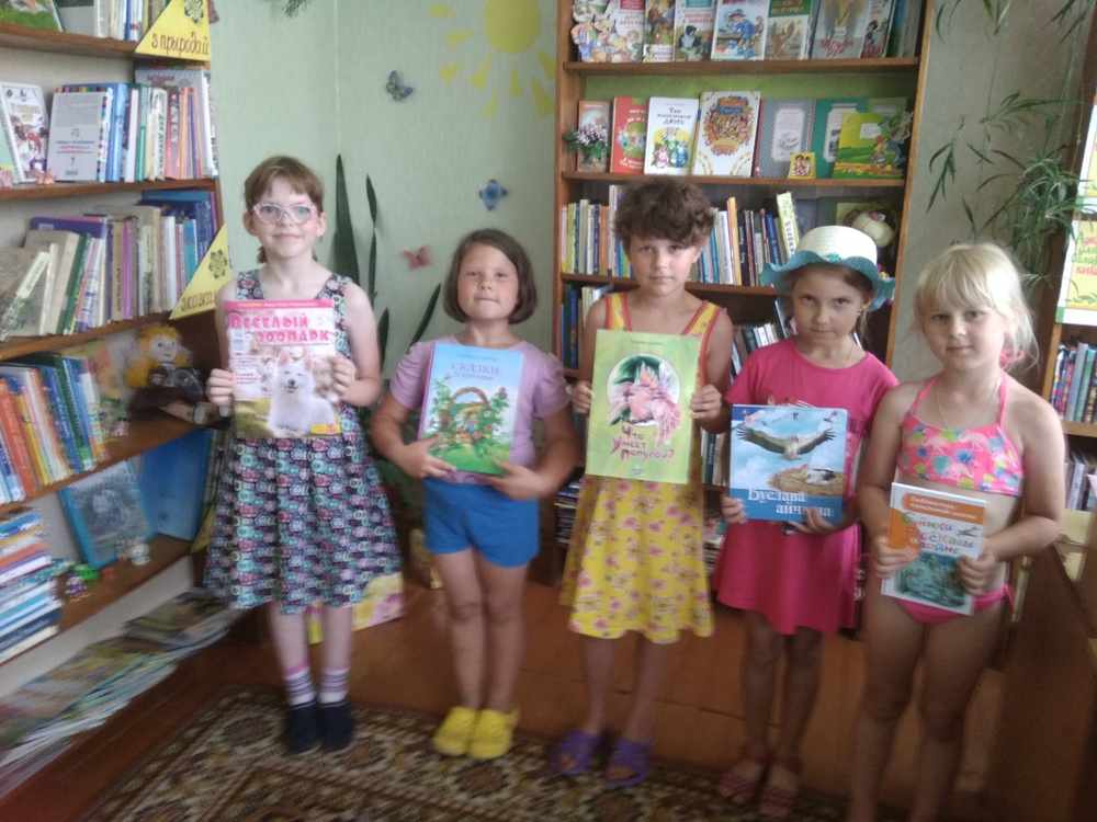 во время проведения литературного праздника ”Мы хотим, чтоб наше лето было книгами согрето“