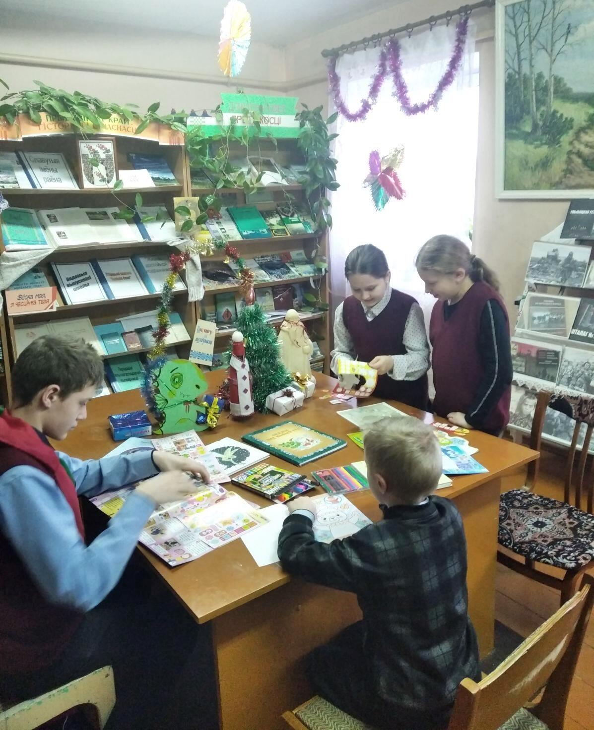 Учасники мероприятия в Великосельской сельской библиотеке