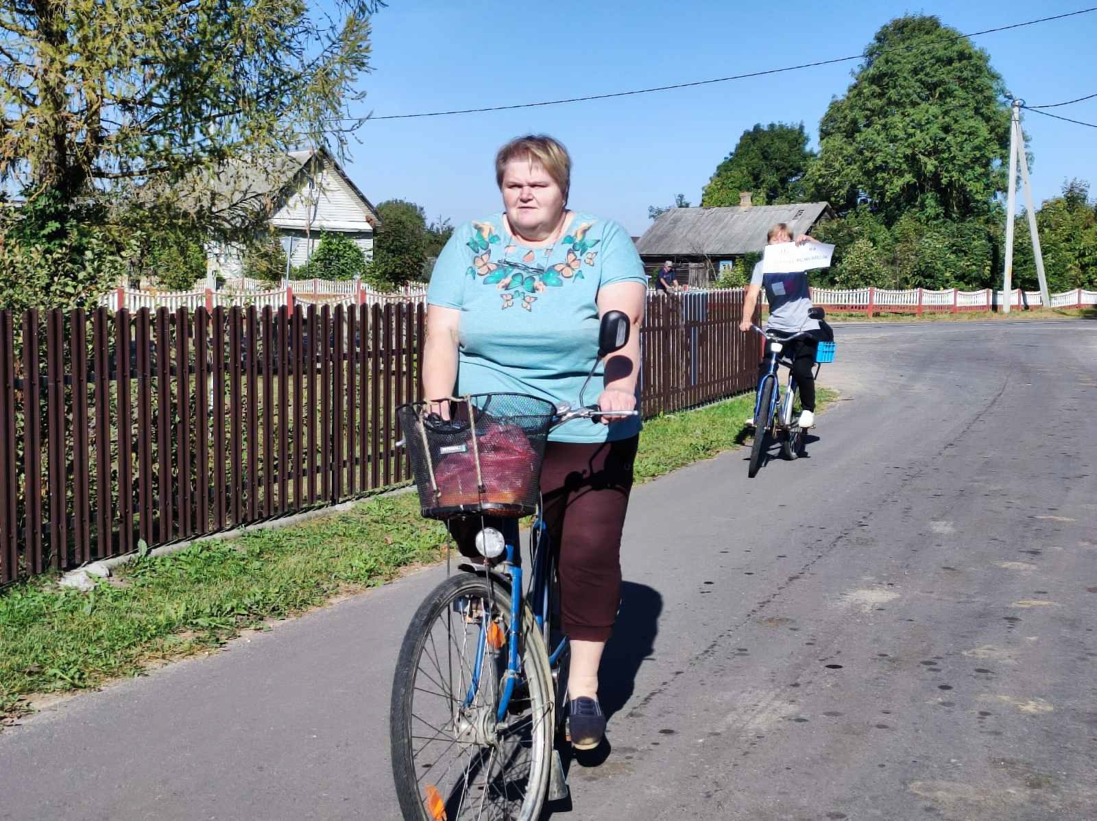 Удзельнікі флэшмобу Лужкаўскай сельскай бібліятэкі філіяла 3