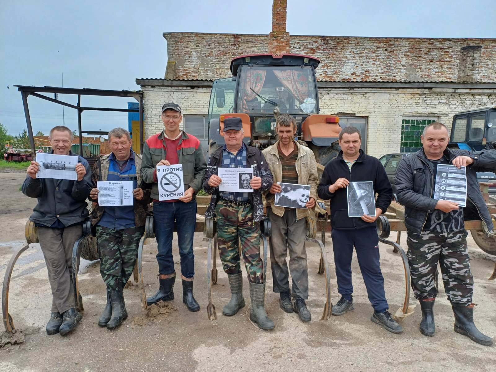 Участники меропиятия в Буевщинской библиотеке клубе