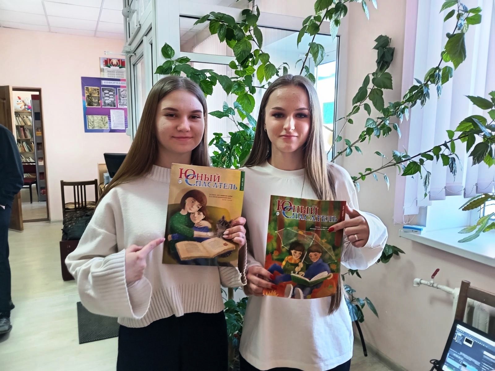 Во время акции в детской библиотеке 4