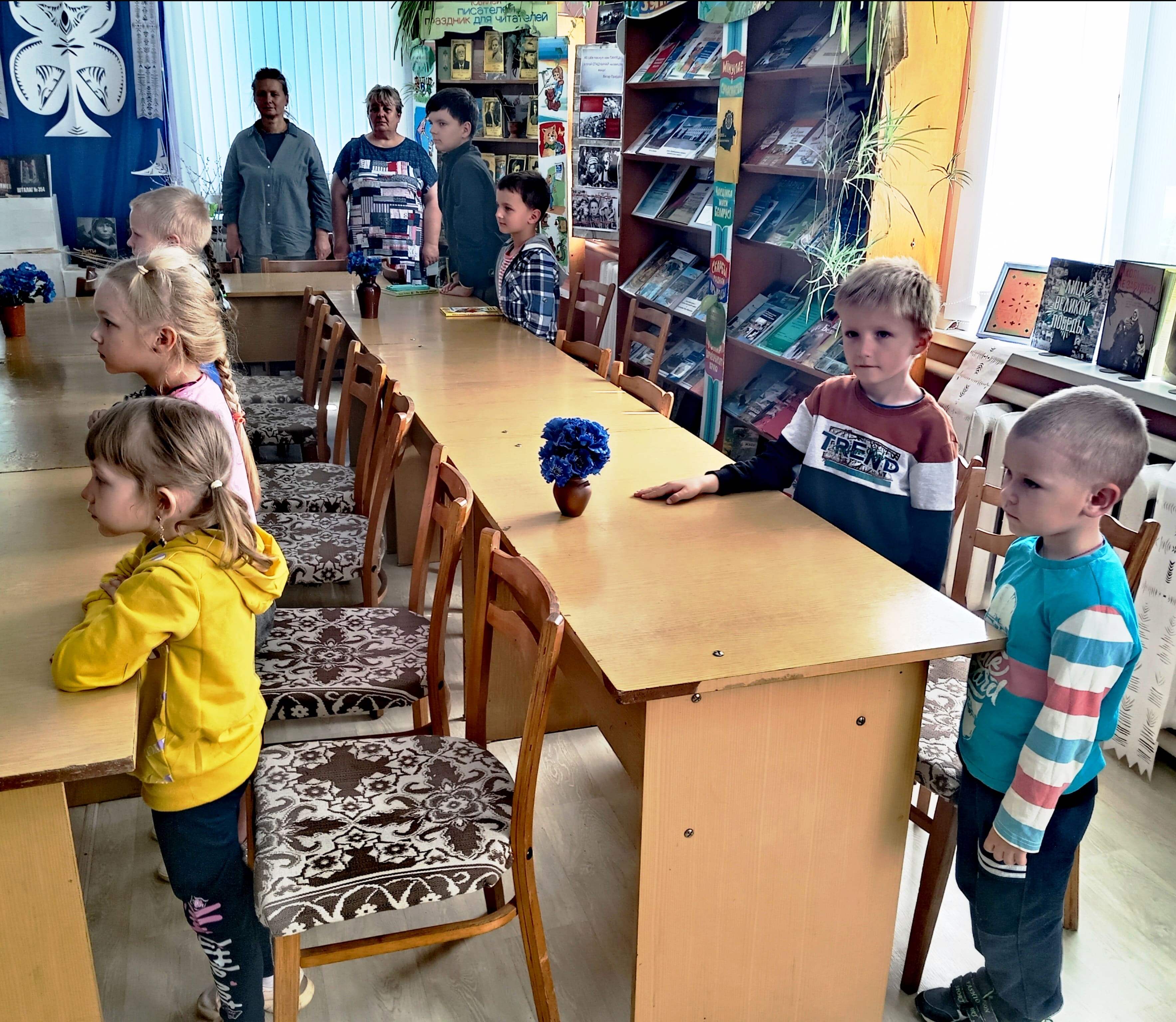 Во время мероприятия в детской библиотеке 4