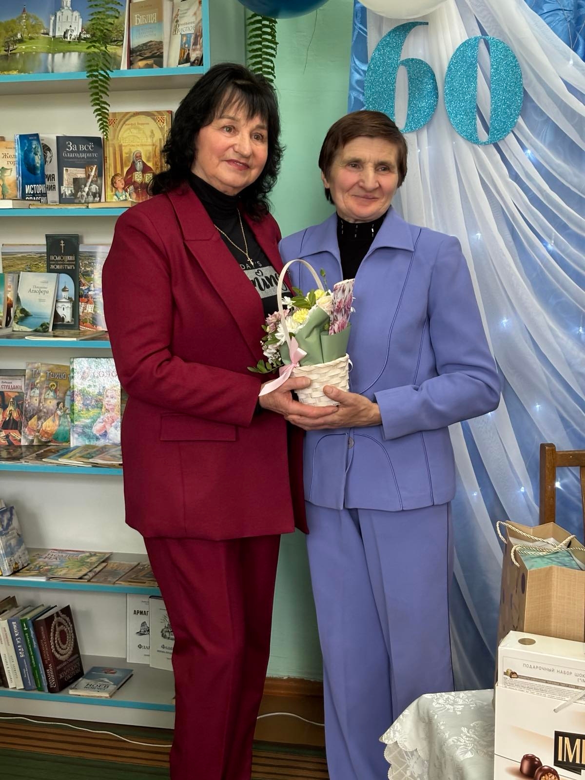 корзиночка цветов от почитателей таланта