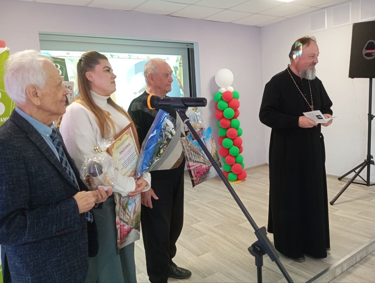 Мікалай Войтаў чытае вершаваную малітву