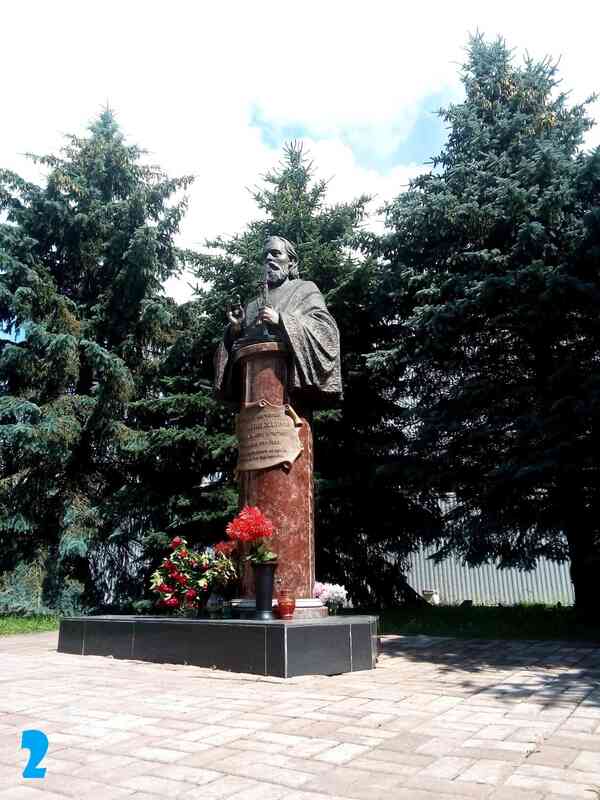 Памятник-бюст священномученику Константину Жданову (автор Ирина Демидович)
